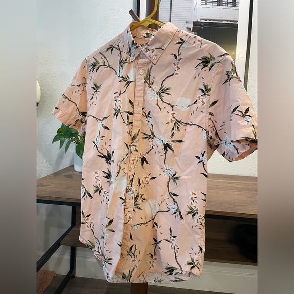 Denim & Flower short sleeve button down. Pink with branches. - Picture 1 of 3